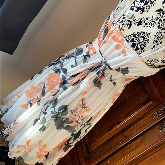 Dress - Picture 3 of 3